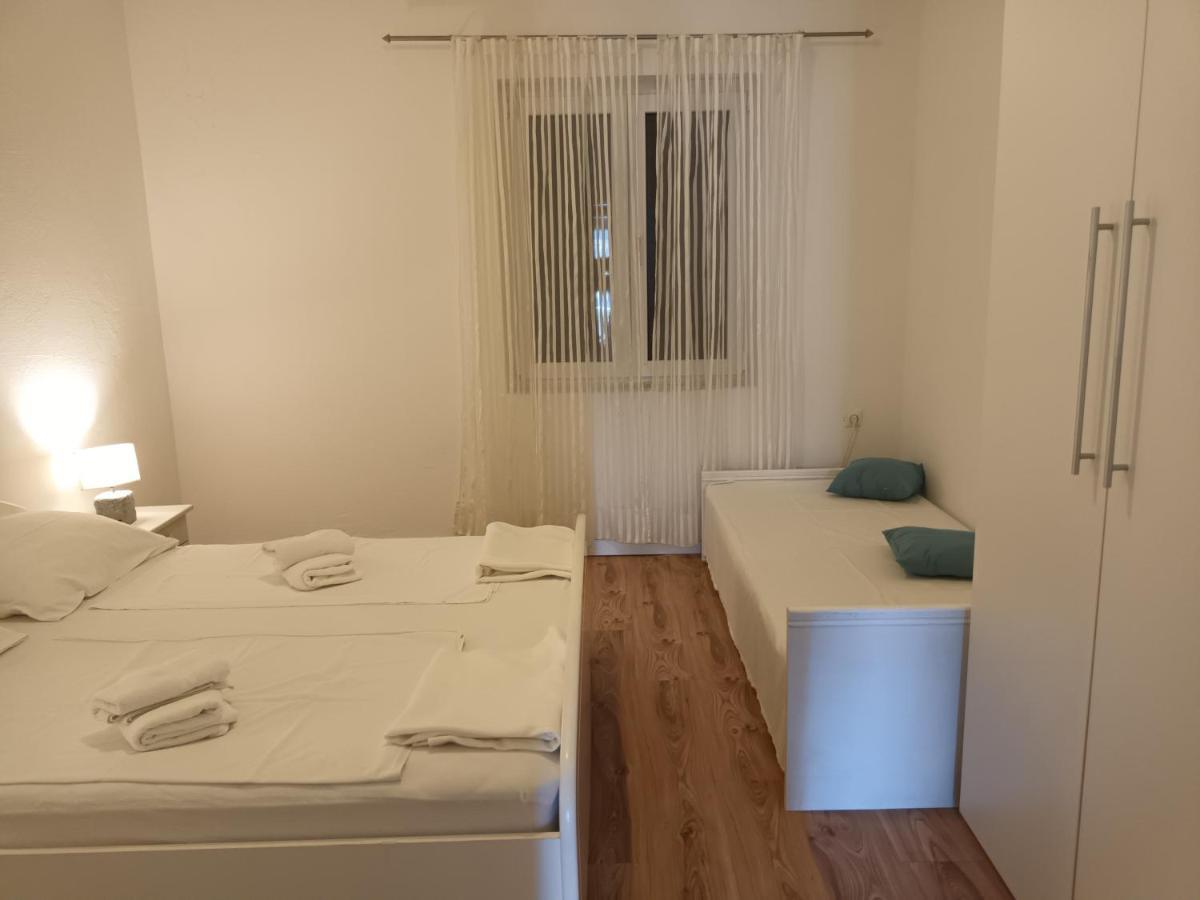 Apartments Verica Паг Екстер'єр фото
