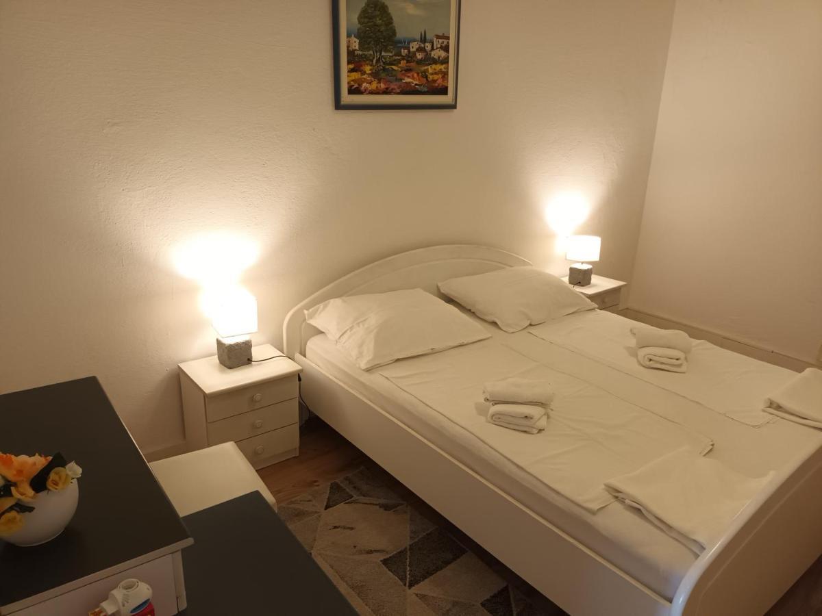Apartments Verica Паг Екстер'єр фото