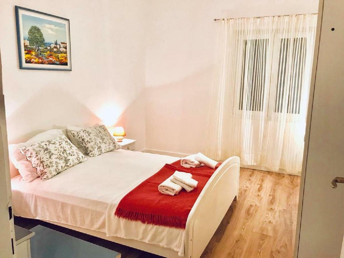 Apartments Verica Паг Екстер'єр фото
