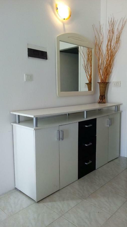 Apartments Verica Паг Екстер'єр фото