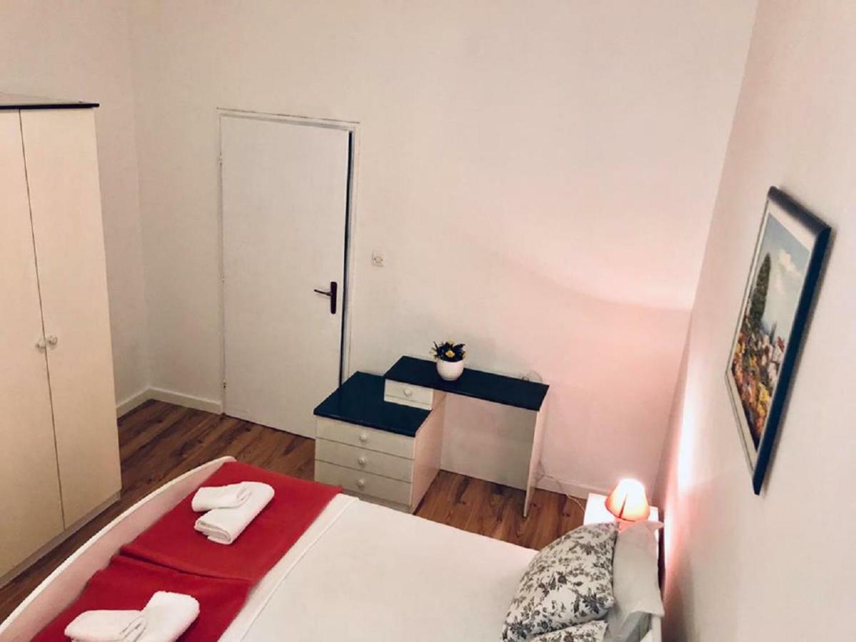 Apartments Verica Паг Екстер'єр фото