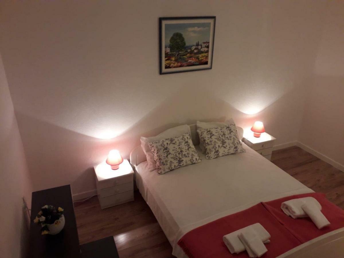 Apartments Verica Паг Екстер'єр фото